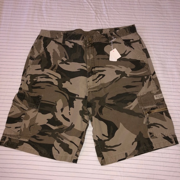 Men’s baggy fit shorts - Picture 1 of 3